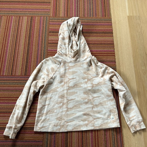Vuori Other - Vuori Cream Camo Hoodie – High Neck – Size XS